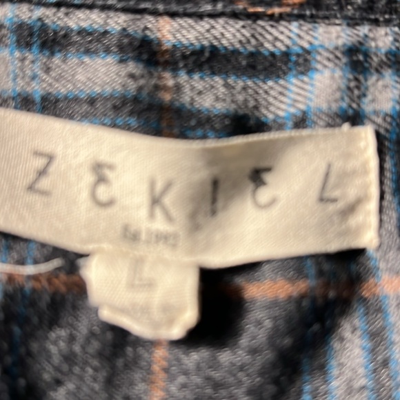 Ezekiel Mens Plaid Button Up Flannel Shirt Color Blue/White Size Large - Picture 2 of 4